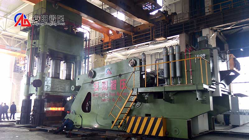 hydraulic forging press and manipulator for blank forging